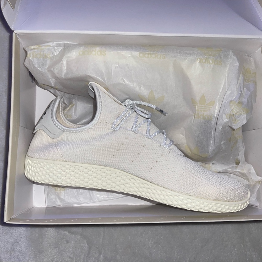 New in box!!! pharrell williams adidas hu white